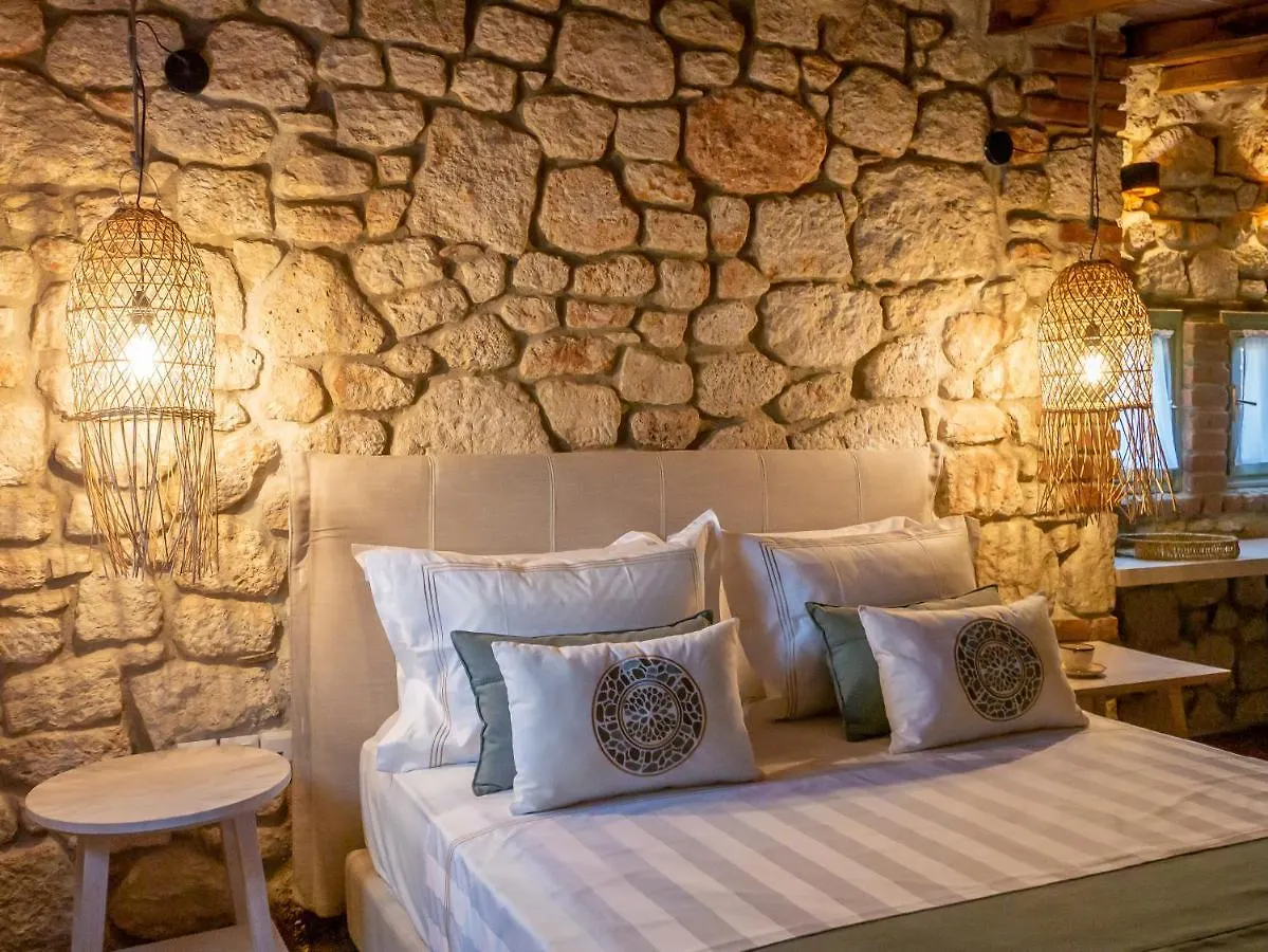 Petrino Eco Village Afytos Hotel